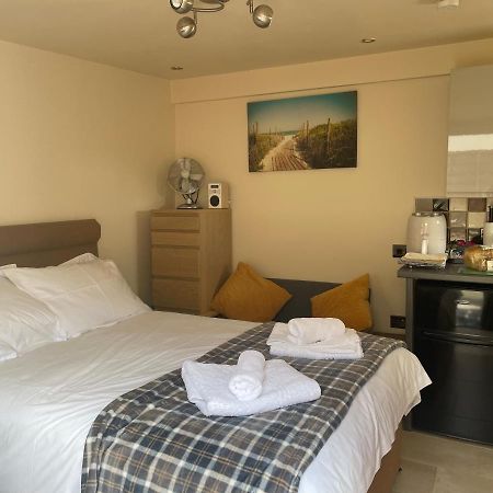 Auntie Bett'S - Cosy Double Ensuite Room With Mini Kitchen Kingsbridge  Exterior photo