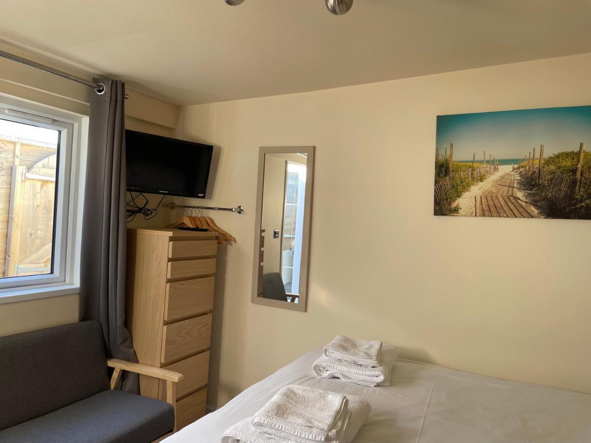 Auntie Bett'S - Cosy Double Ensuite Room With Mini Kitchen Kingsbridge  Exterior photo