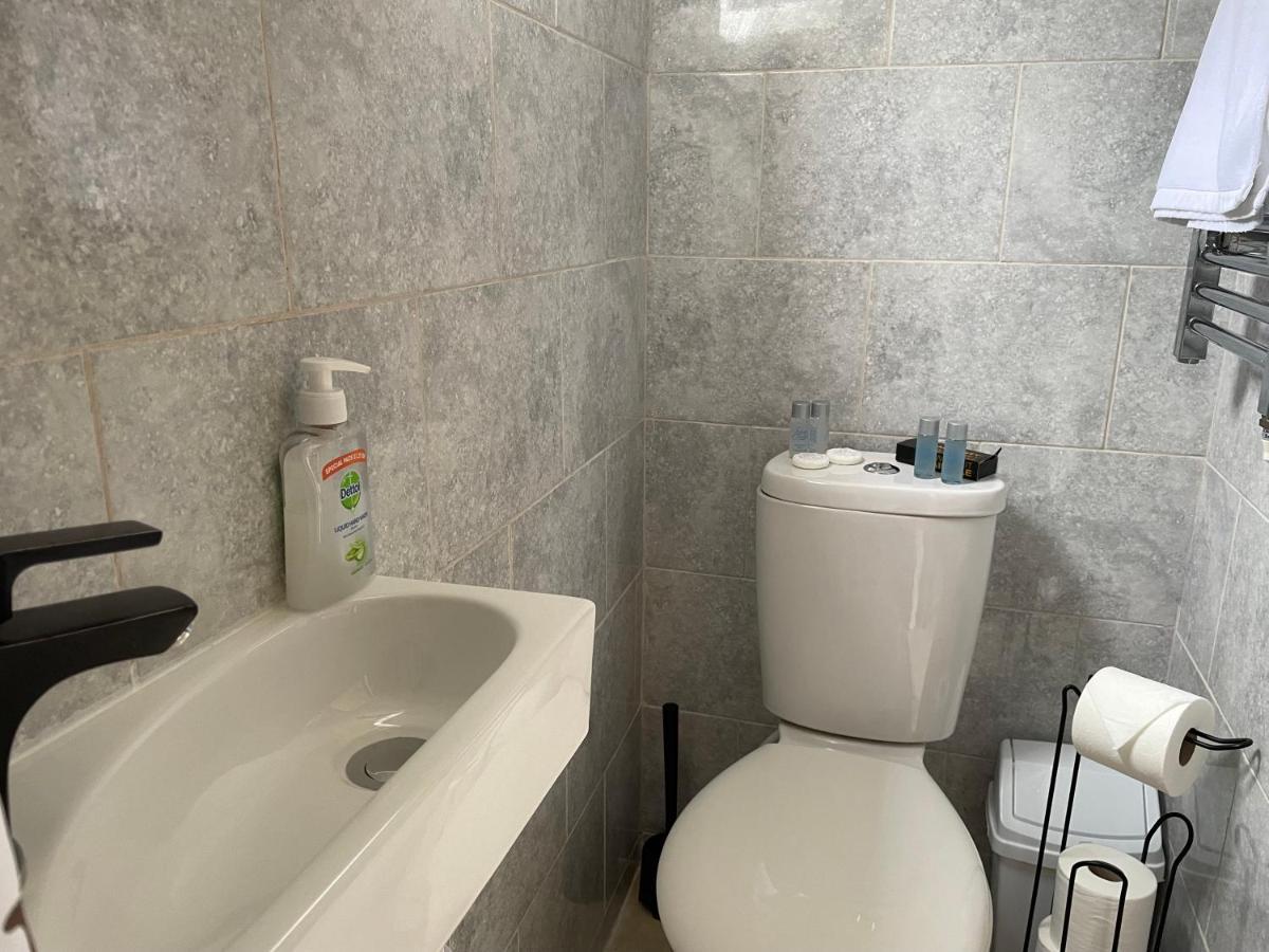 Auntie Bett'S - Cosy Double Ensuite Room With Mini Kitchen Kingsbridge  Exterior photo